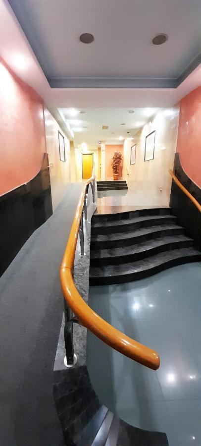 Apartamento Amplio, centro, zona Begoña y al lado de la playa Gijón Exterior foto