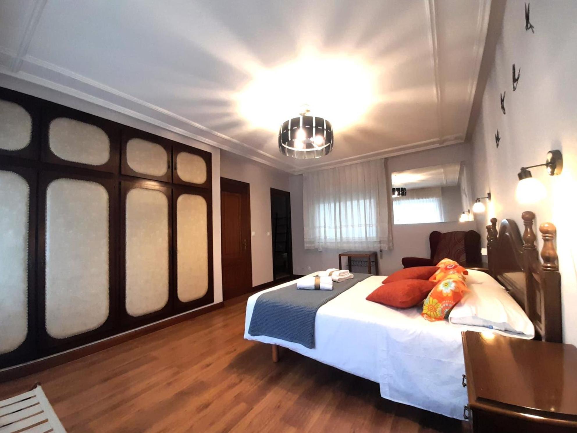 Apartamento Amplio, centro, zona Begoña y al lado de la playa Gijón Exterior foto